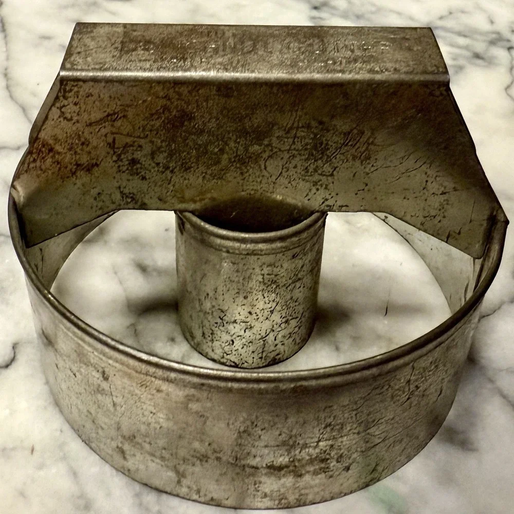 VTG 50s MCM Metal Nutbrown Doughnut Biscuit Cookie Hand Cutter England